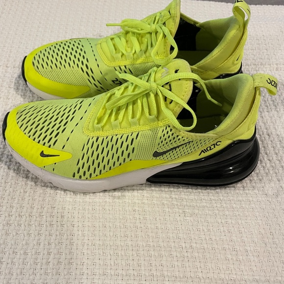 Athletic_Shoes